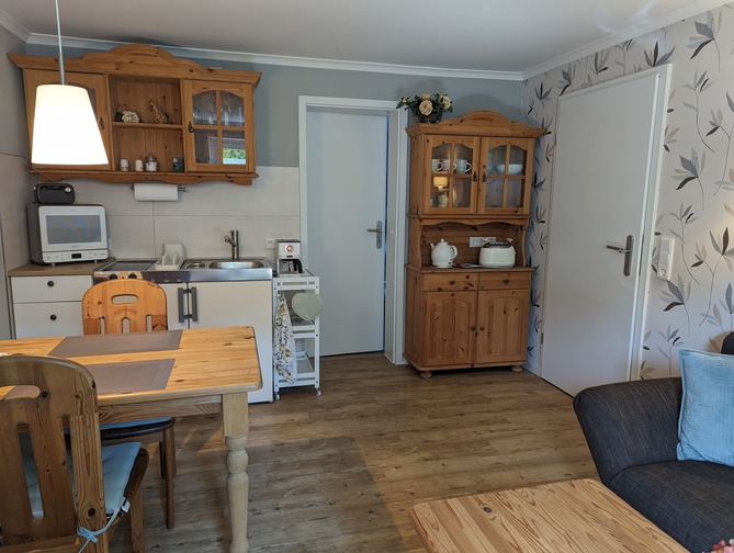 Ferienwohnung in K&uuml;hlungsborn - Thrun - Wohnzimmer mit Kochbereich