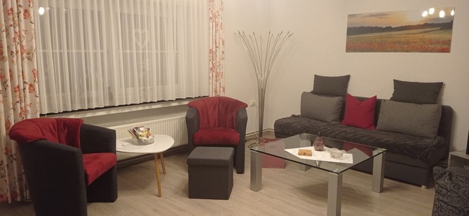 Ferienwohnung in Schönwalde - Hügelkate in Vogelsang - Wohnzimmer mit Schlafcouch 140 x 200