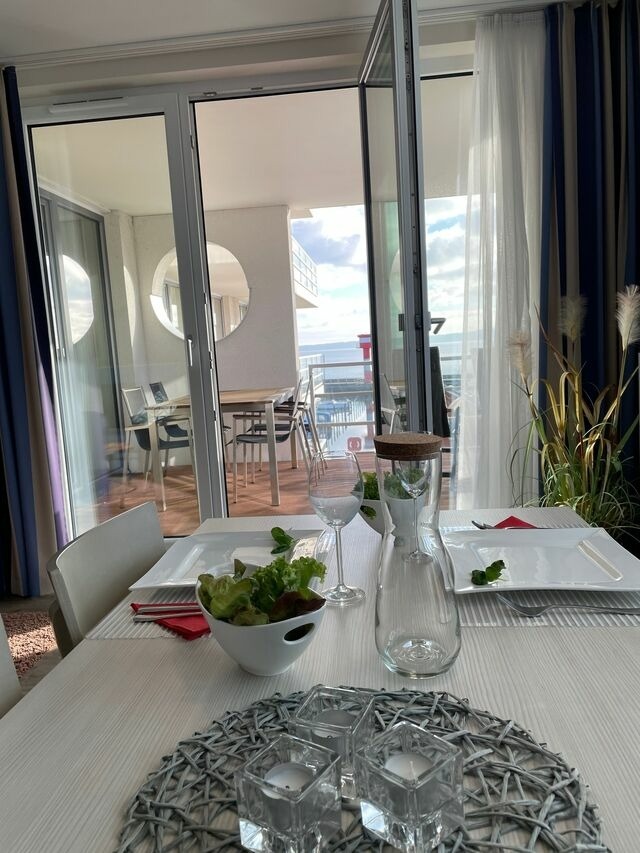 Ferienwohnung in Eckernförde - Apartmenthaus Hafenspitze Ap. 16 "Seetaucher", Blickrichtung Strand/Offenes Meer - Bild 9