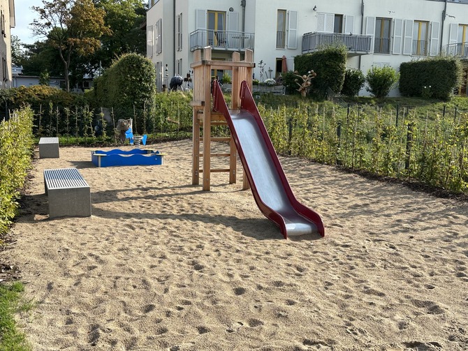 Ferienwohnung in Boltenhagen - Weiße Villen 19+20 - Spielplatz vor dem Haus