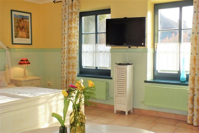 Ferienwohnung in Prerow - Kl&ouml;nhus Prerow - Blick in den weitl&auml;ufigen Garten