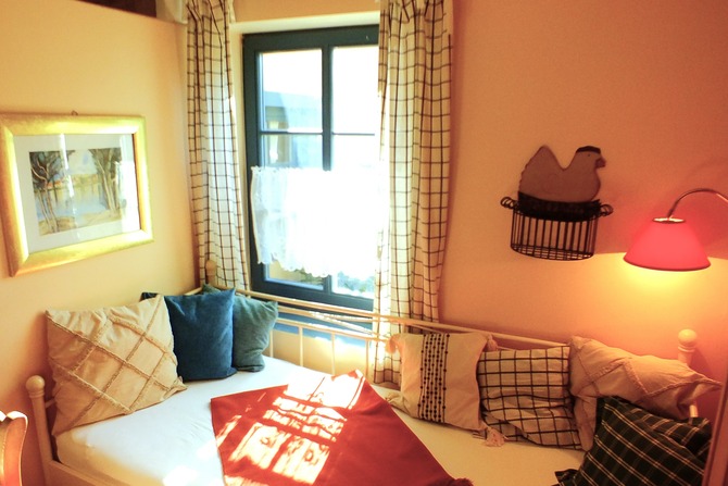 Ferienwohnung in Prerow - Kl&ouml;nhus Prerow - Kl&ouml;necke auf dem Tagessofa