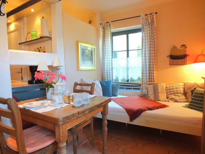 Ferienwohnung in Prerow - Kl&ouml;nhus Prerow - Essbereich mit Tagessofa