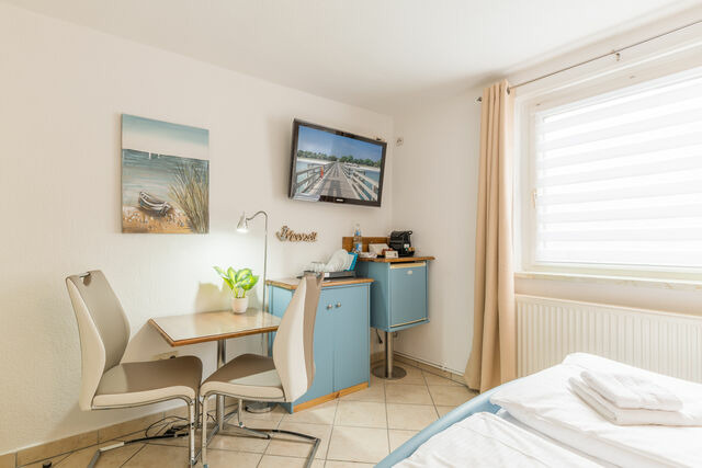 Ferienwohnung in Boltenhagen - Ferienhaus Am Leuchtturm, Ferienzimmer 2 "Seeschwalbe" - Bild 2