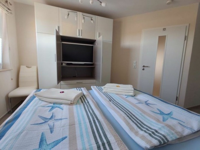 Ferienwohnung in Brenkenhagen - Ostseebrise 17 - und TV im Kleiderschrank